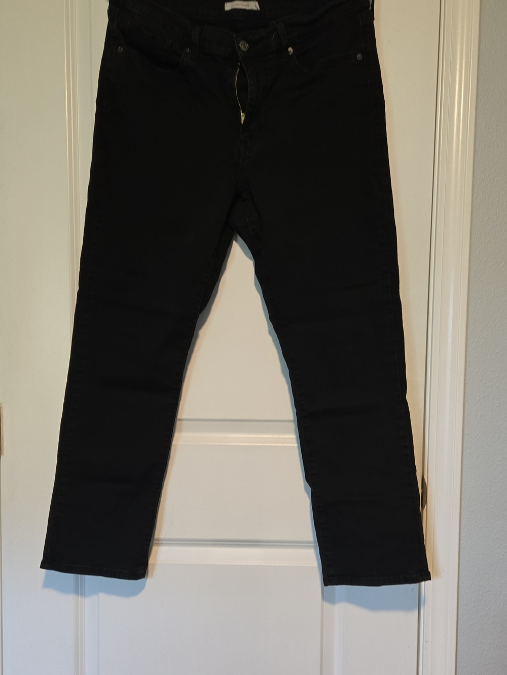 Levi's Women's Straight Leg Jeans in Black